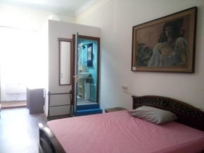 Ampia stanza con bagno privato, centro Sassari